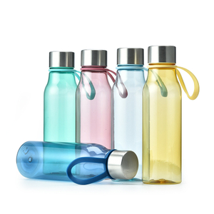 Bouteille d'eau mince de 600 ml avec boucle de transport et marque personnalisée